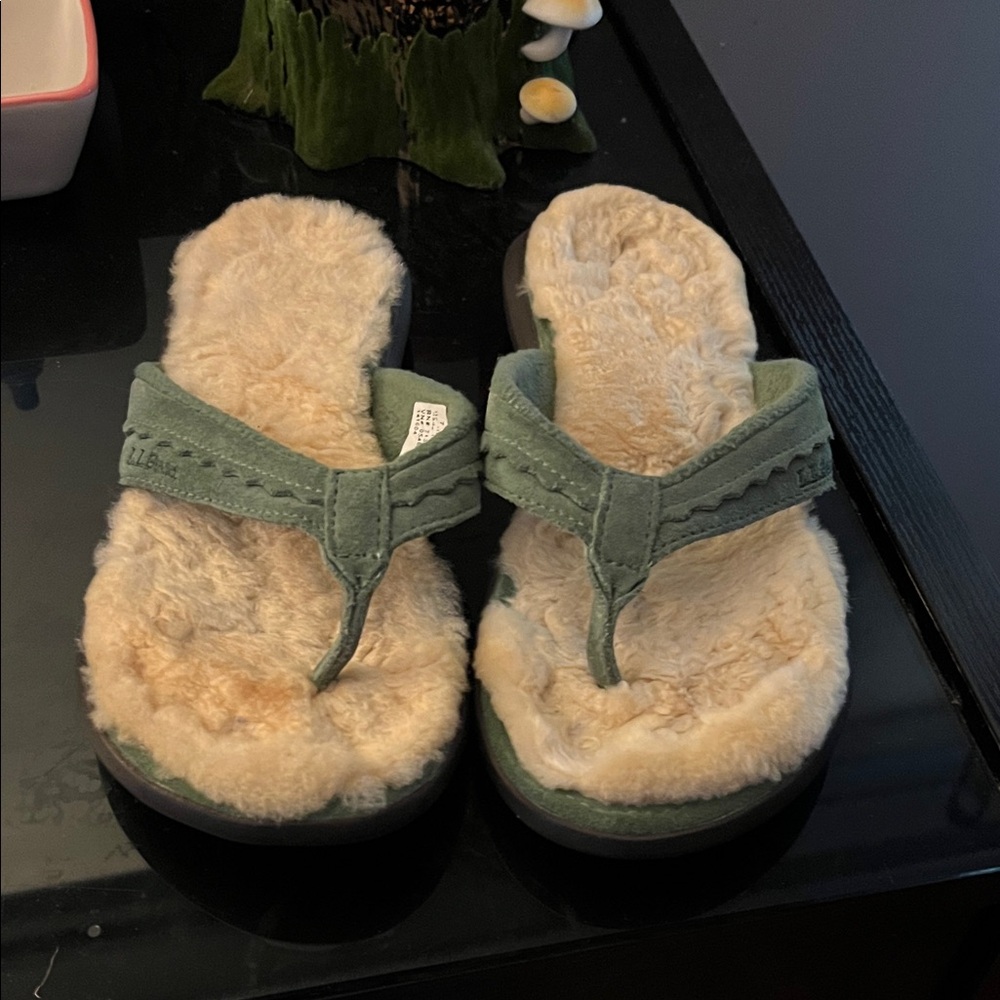 LLbean flip flops with fur